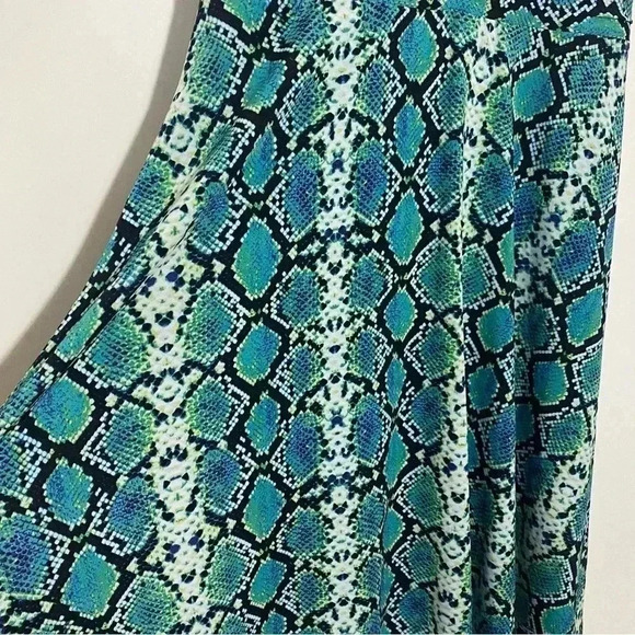 BCBG Maxazria snakeskin  fit and flare midi sleeveless super soft dress size S - Picture 4 of 7